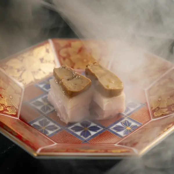 先付・焼き物・割烹料理・食事・デザートなど、旬の食材を活かした逸品を贅沢に愉しむ