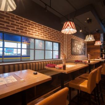 中団体様にぴったりの空間となっております。会社宴会から友達同士の飲み会まで幅広く対応できます!複数利用で様々な人数に対応OK!太田川での合コン、誕生日、記念日、女子会、接待等の各種ご宴会に最適なくつろぎの個室席を是非一度お試し下さい!