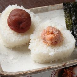 Rice ball salmon & plum (with Korean seaweed)