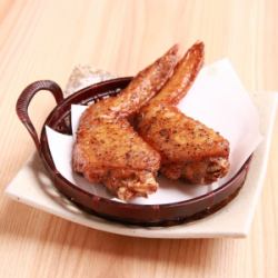 Golden Chicken Wings (2 pieces)