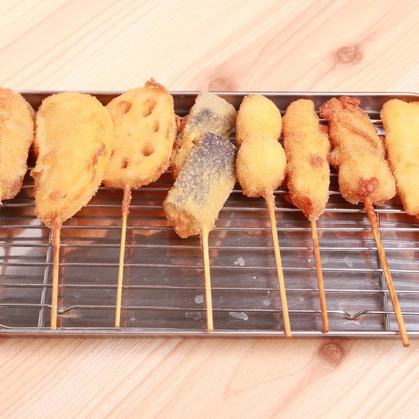 【人気串8本セット】バラエティに富んだ揚げたて串カツ★サクッと仕上げた香ばしい衣が特徴です。