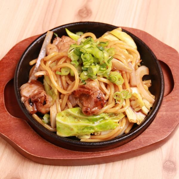 大きな鉄板で一気に焼き上げる、天下逸品！！【黒毛和牛！黒ホル焼きそば】