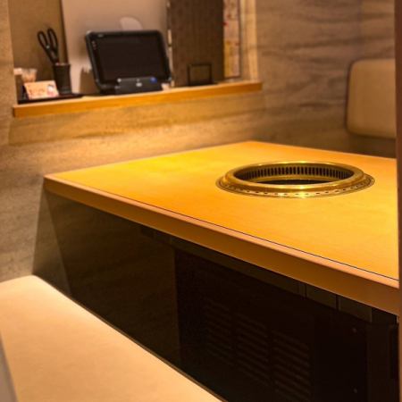 完全個室もご用意しております！！特にカップルにはオススメの個室で、誕生日や記念日などにご利用いただいております。当店は肉ケーキのご用意もできますのでお早めにご予約ください！【焼肉/デート/誕生日/記念日/接待/ご家族/女子会/黒毛和牛/大町】