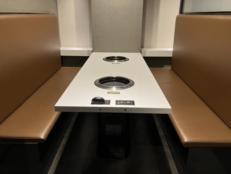 You can enjoy yakiniku slowly in a completely private room.