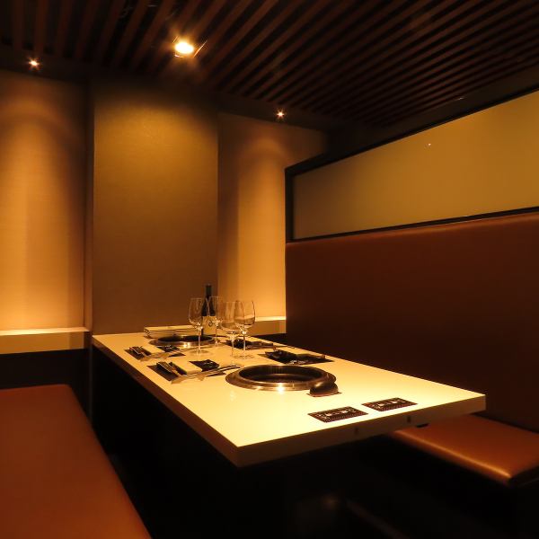 All seats are private rooms, and it is a space where you can enjoy yakiniku and wine in a calm atmosphere.Our shop is located on the first basement floor, but the space that goes down the stairs and goes into the back is a little special hideaway shop.