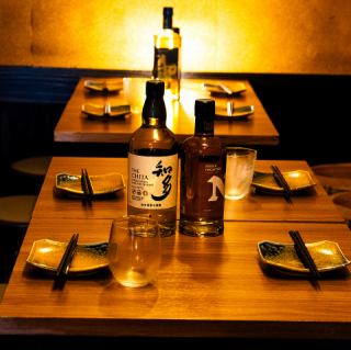 4～6名様でご利用いただけるテーブル席を2卓ご用意しております。ご家族でのお食事やご友人同士の集まり、少人数のご宴会などに最適です。広めのテーブルで、ゆったりとお過ごしいただける空間となっております。