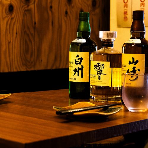 店内には、3名様までお掛けいただけるテーブル席を2卓ご用意しております。ゆったりとしたスペースで、少人数でのお食事やご家族でのご利用に最適です。ご友人同士の集まりやカジュアルな会食にもぴったりで、アットホームな雰囲気の中でゆっくりとおくつろぎいただけます。