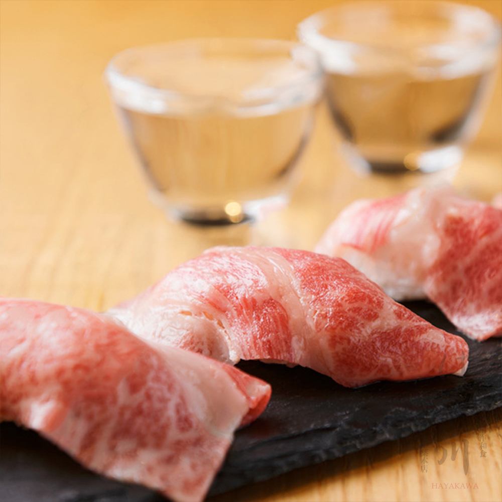 고기 본래의 맛을 맛볼 수 있는 고기 스시는 입안에서 녹는 최고급 일품