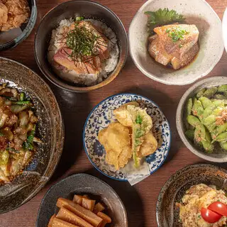 仙川駅近くの和を楽しむ居酒屋。飲み放題や個室あり、貸切可