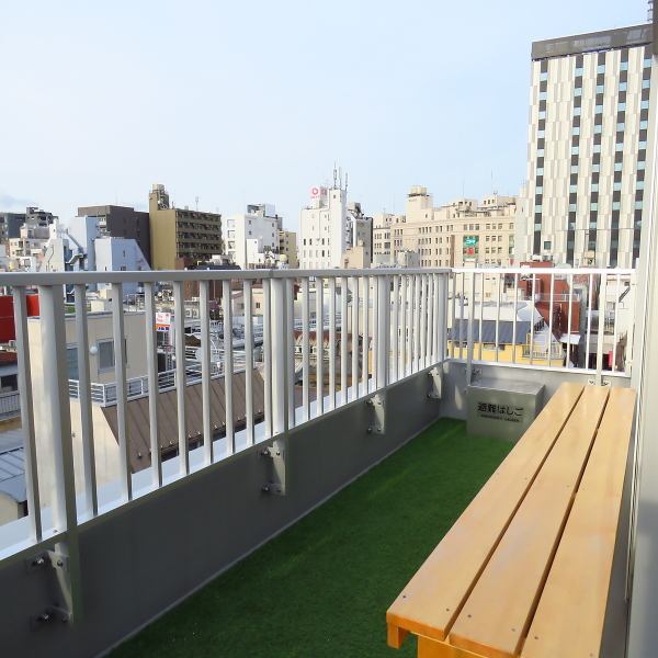 [Enjoy a fun time at the table seats☆] The table seats on the terrace include a bench seat that can seat six, allowing you to enjoy a spacious atmosphere.The rooftop also has seating for six, making it the perfect place to spend quality time with friends or family.It can also be used for large gatherings.