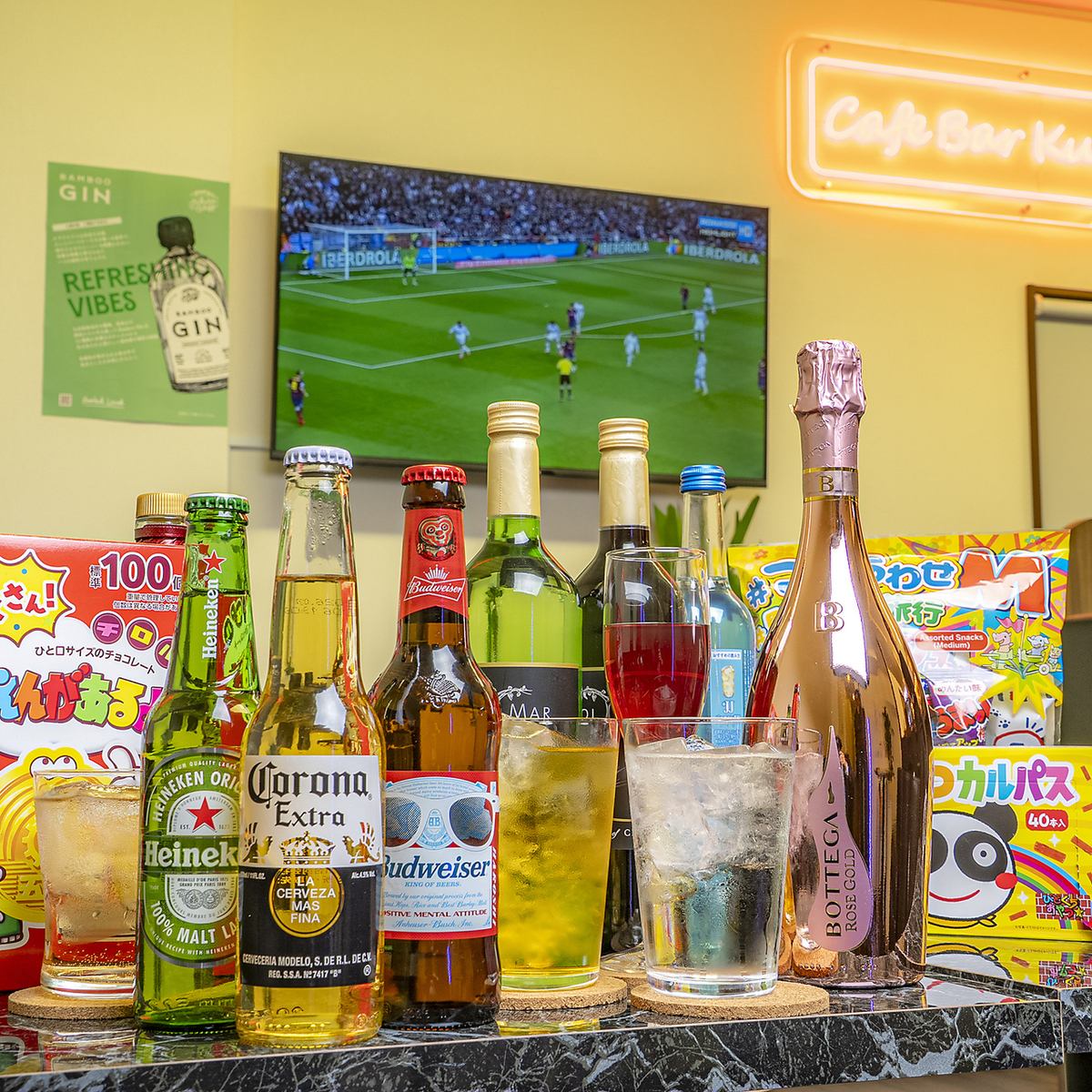 昼飲みや女子会、二次会に便利な貸切プランにも対応できるカフェバーです★