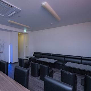We have sofa seats available for you to relax on.Perfect for banquets, drinking parties, girls' nights out, and various other events.We can also rent a box, so please feel free to contact us.We also have a wide selection of alcoholic beverages to ensure you have a great time.We look forward to your visit!
