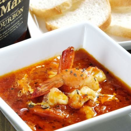 Shrimp and octopus boiled in garlic tomato sauce