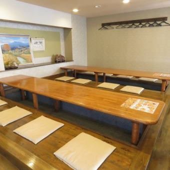 4名様テーブル4卓御座います。