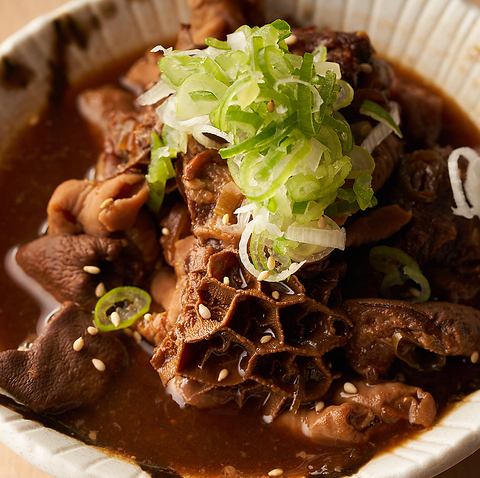 新宿駅徒歩5分の好立地！肉刺しと串焼きが自慢のお店