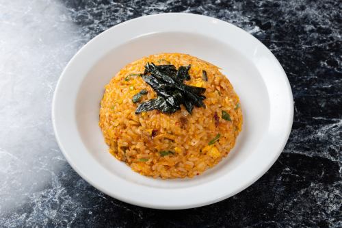 Hideyoshi's recommended kimchi fried rice is the most popular staff meal! Large: 1,353 yen (tax included)