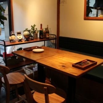 I am using a warm and woody desk.Because it is a movable table so that it can correspond also to company banquet and gong, please contact us.I also stick to every single interior! ★ I want to pass many times with a homely atmosphere