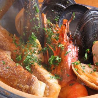 Lucabar special ★ Bouillabaisse with plenty of seafood