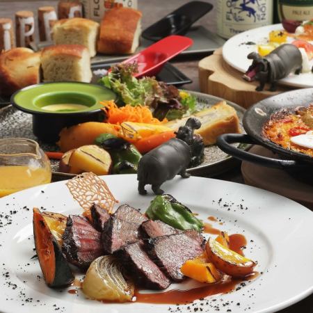 ウッドテイストの温もり溢れる店内は、女子会にもぴったりです◎