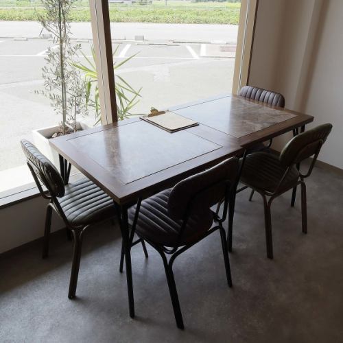 女子会に◎ウッドテイストの居心地良い空間