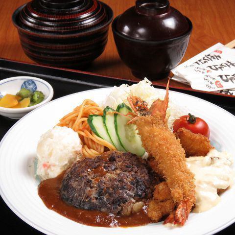 Lunch is all 900 yen!♪Free refills of rice!
