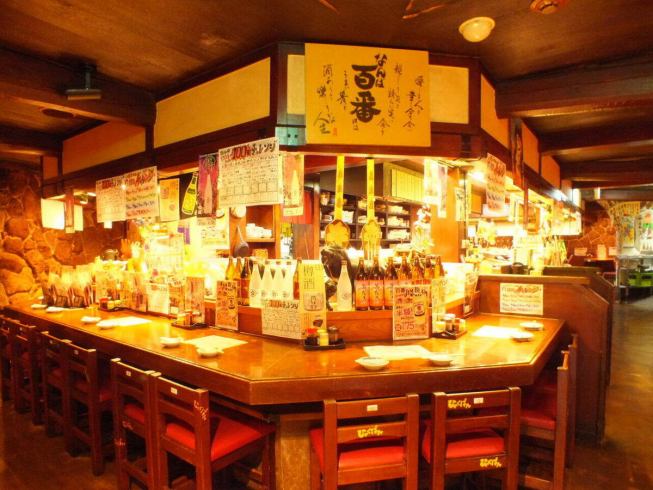 鮮度抜群！カウンター席の氷上に新鮮食材が並ぶ！お得クーポン有