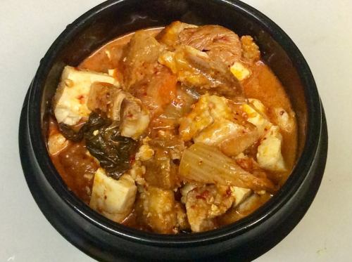 Pork kimchi jjigae set meal 880 yen ★