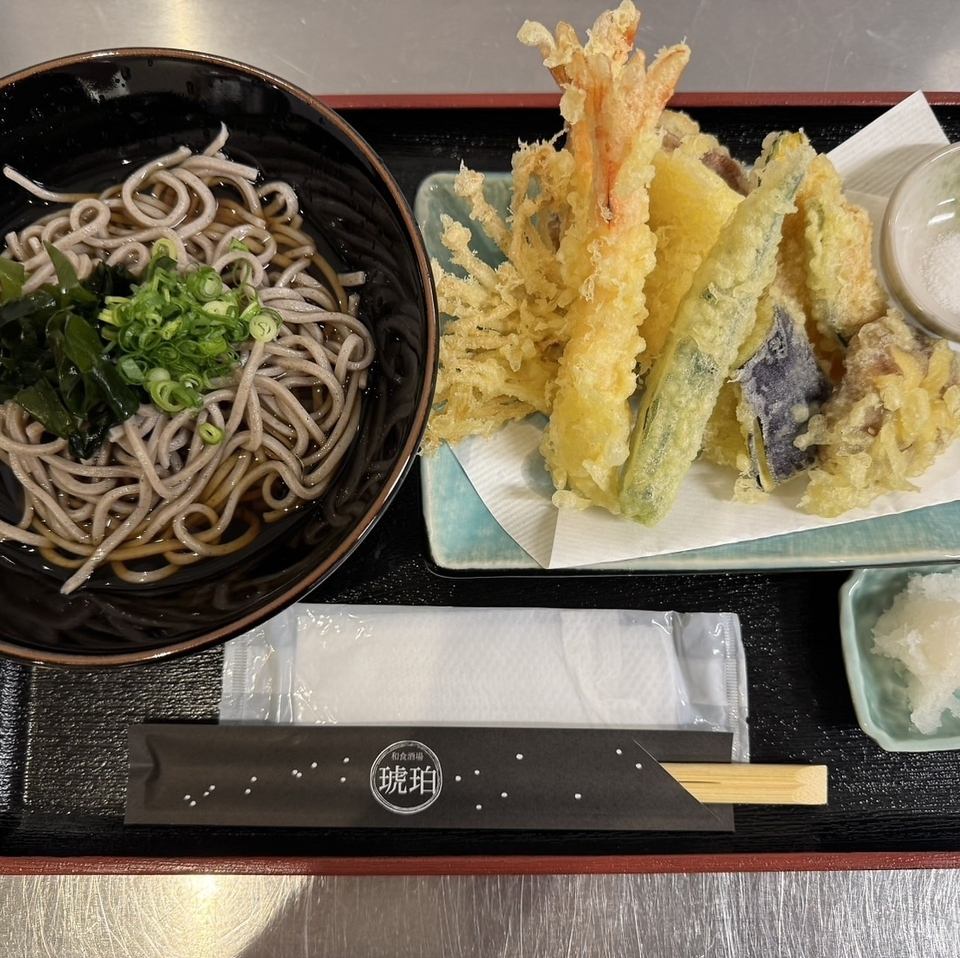 11時から昼飲み実施中！日曜日は昼だけ営業です！ 