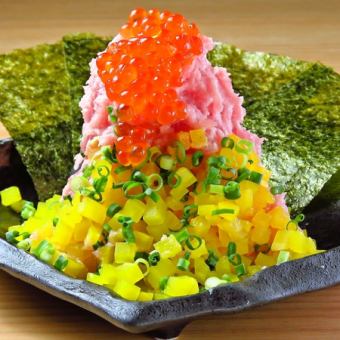 水套餐4,000日圓★120分鐘超乾無限暢飲+著名的磨碎魚子、3種生魚片、手捏壽司等9種菜餚。