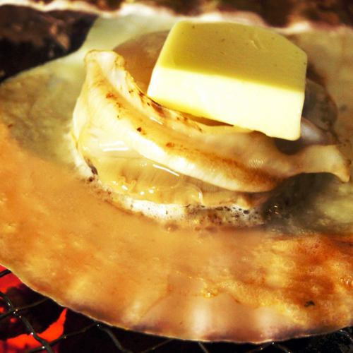 Grilled scallops in butter and soy sauce