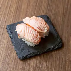 香煎鮭魚蛋黃醬握壽司
