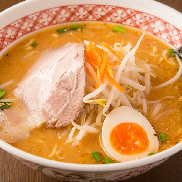[Special ramen] Noodles are made using plenty of delicious water from Niigata, and "low temperature aging" enhances the flavor.The soup is carefully taken from scratch every day, such as pork broth.* If you make a reservation just before coming to the store (30 minutes before coming to the store), please call the store in advance.* There is a possibility that you will have to wait for your seat preparation.
