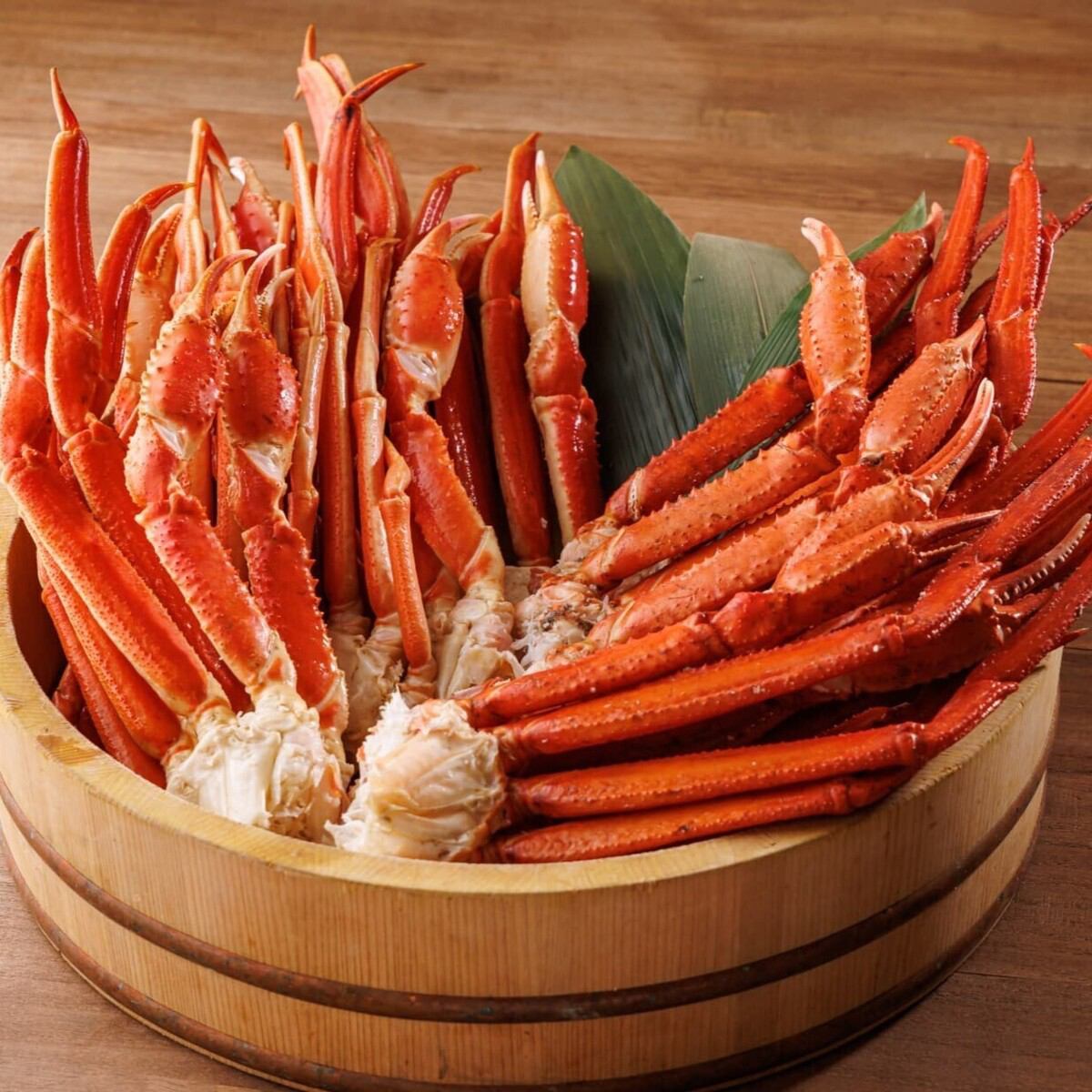 旨味たっぷり、身はぎっしりのズワイ蟹が食べ放題♪