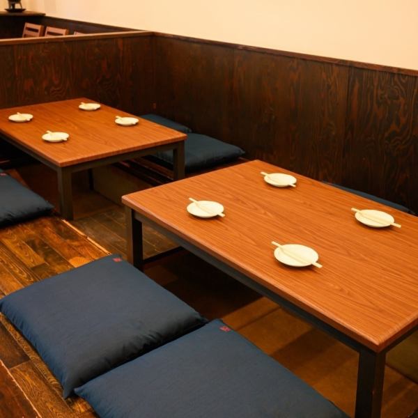 昔ながらの一軒家を利用し、古き良き雰囲気を残した大衆酒場【野毛商店】。テレビでスポーツ・競馬観戦も出来る店内には、1Fにカウンター席と立ち飲みスペース、2Fにはお座敷を完備しております。煮込みや刺身、鍋料理をご堪能下さい♪