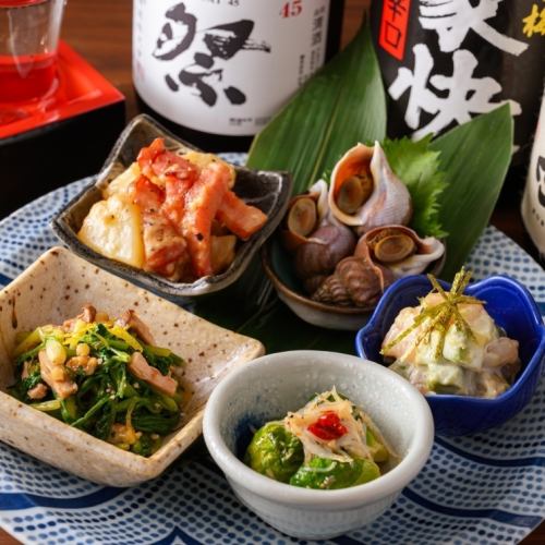 享用我们的特色菜和您最喜爱的酒精饮料！提供多种美味佳肴！