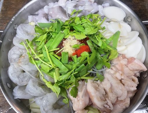 今話題の釜山の名物、ナッコプセが登場！！