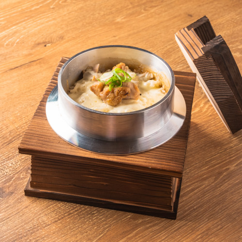 炊きたて鶏釜めし。