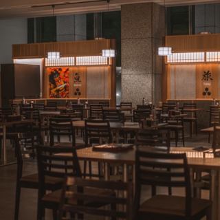 「少人数から大人数まで、どんなシーンにも◎」魚秀 新宿では、お一人様でのご利用から、グループでの宴会まで幅広く対応しております。