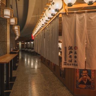 「落ち着いた和空間で、大切なひとときを」木の温もりが感じられる和の空間で、ゆったりとお食事を。