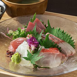 新宿・都庁で豪華刺身盛り＋地酒で乾杯！5000円 飲み放題コース