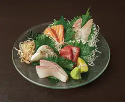 Assorted sashimi (2 pieces each)
