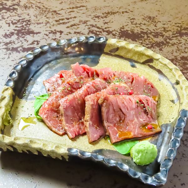 【低温調理】4時間かけたローストビーフ/1200円（税込）