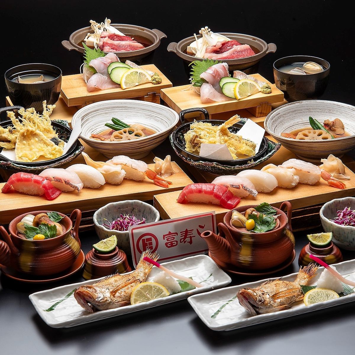 豪華絢爛なお料理の数々！飲み放題付5000円～より