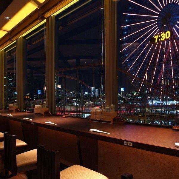 みなとみらいの綺麗な夜景が眼前に広がるカウンター席。落ち着いた雰囲気が漂うムード満点の大人の空間はデートにピッタリ♪横浜を散策した後のお食事にぜひ。お一人様のご来店もお気軽にどうぞ。