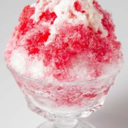 Brown Syrup and Soybean Flour Ice Cream / Shaved Ice with Strawberry Milk