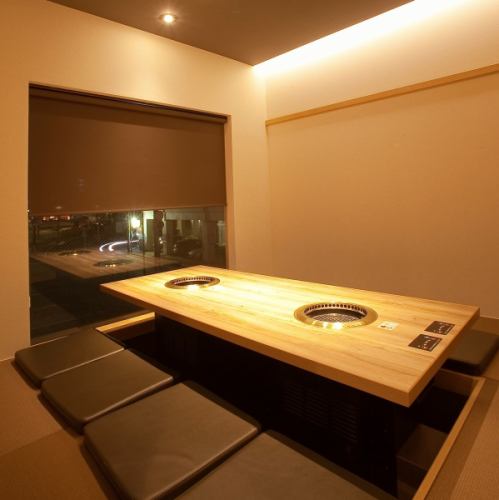 Equipped with sunken kotatsu-style private rooms