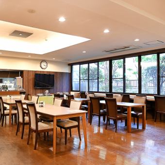 [Counter 6 seats] We have a total of 6 seats at the counter where you can enjoy your meal while looking out.Ideal for single use, as well as for couples and friends.