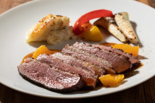 [Accented with special sauce] Charcoal-grilled duck loin 200g Orange sauce 2,680 yen (tax included)