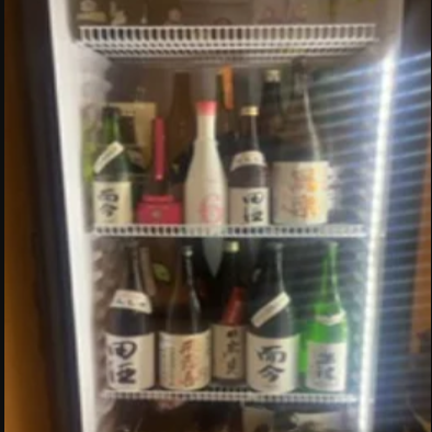 【适合情侣享用晚间饮品】本店也适合情侣。无论您想悠闲地享用一顿餐点还是只想喝几杯，我们都有各种精心挑选的酒精饮料等着您！