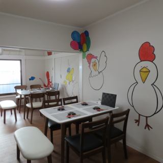 2階には4～6名様でご利用可能なテーブルを3席ご用意しております。